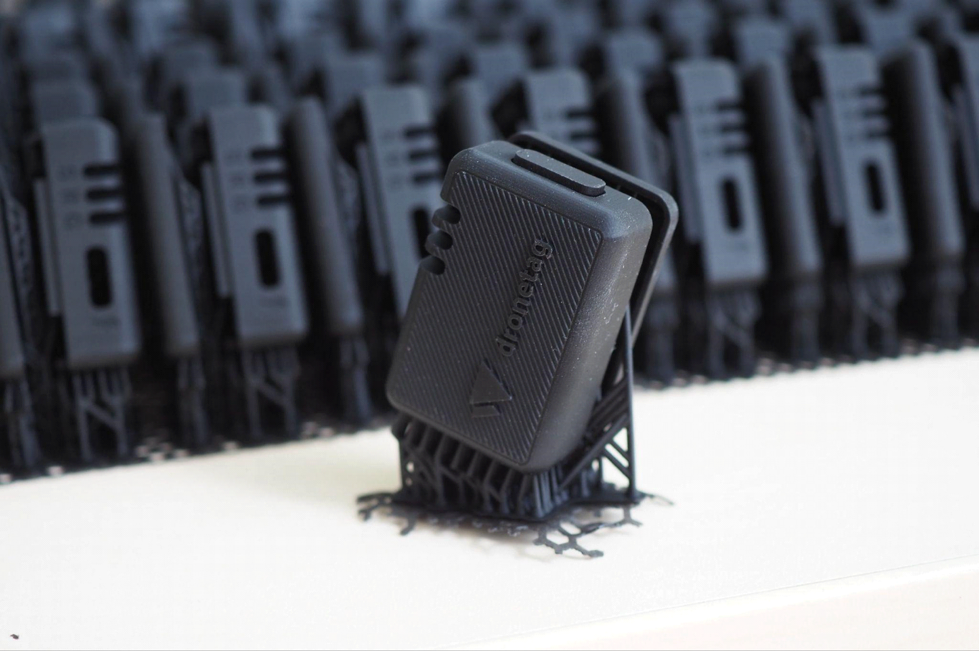 Dronetag – 3D tlač krabičiek pre diaľkovú identifikáciu dronov